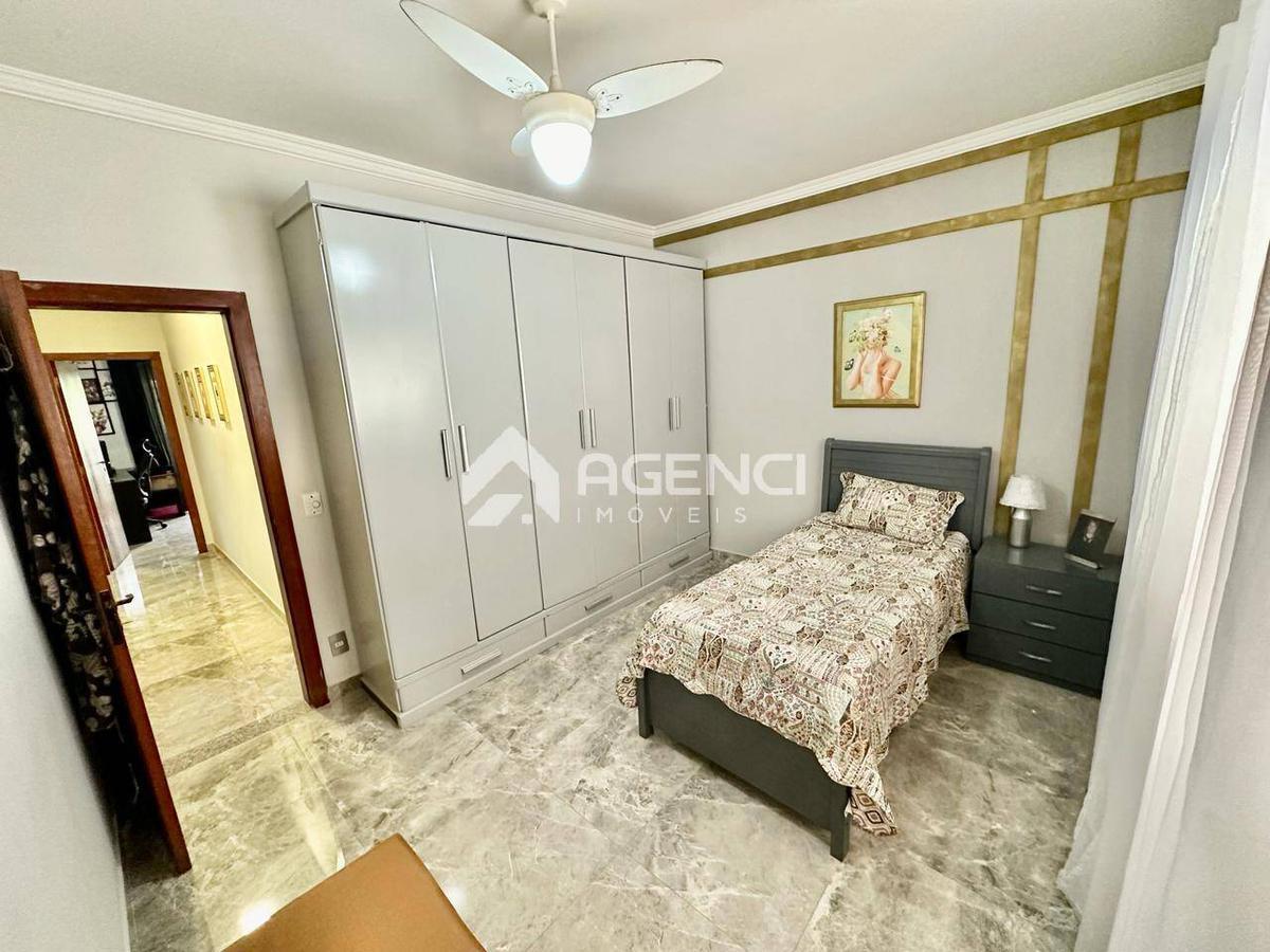 Casa, Cabral, 4 Quartos, 0 Vaga, 2 Suítes