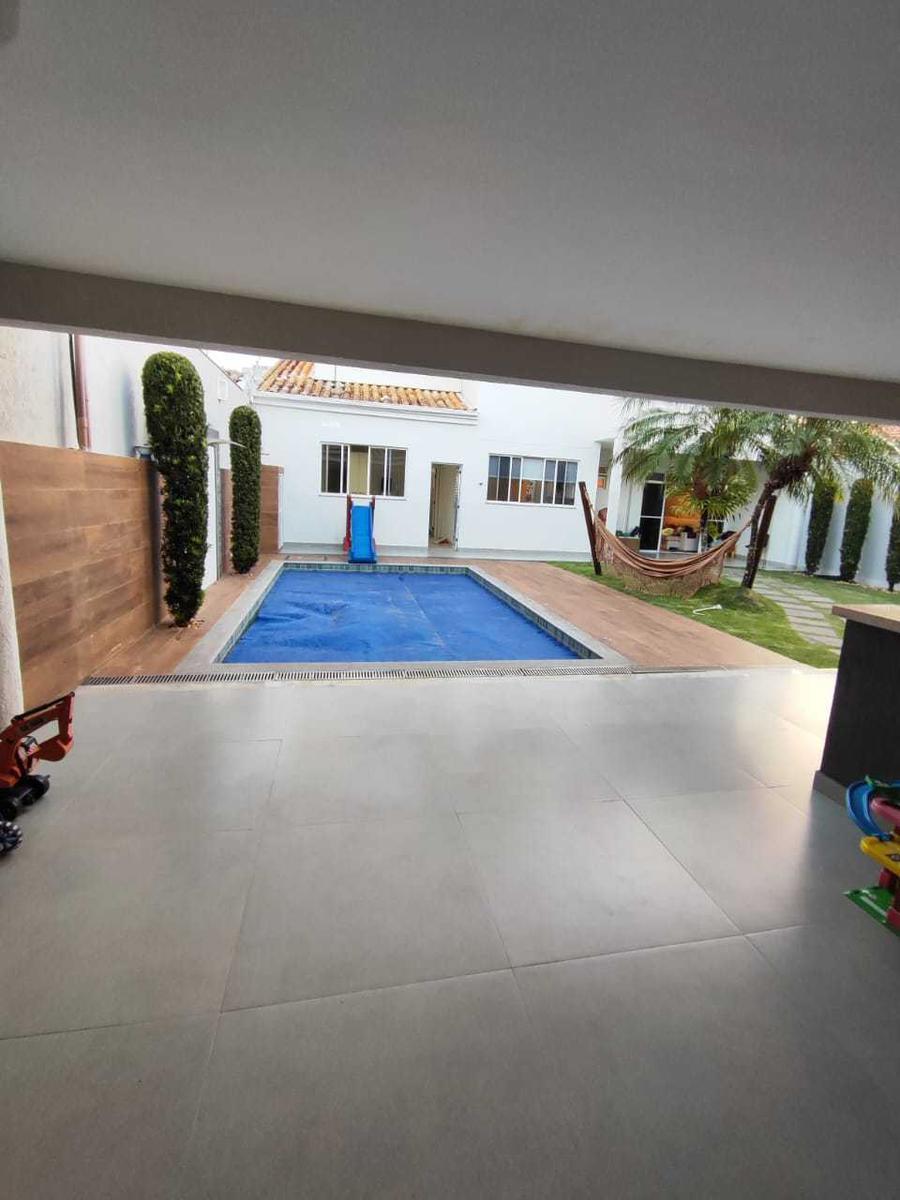 Casa, Castelo, 4 Quartos, 4 Vagas, 1 Suíte