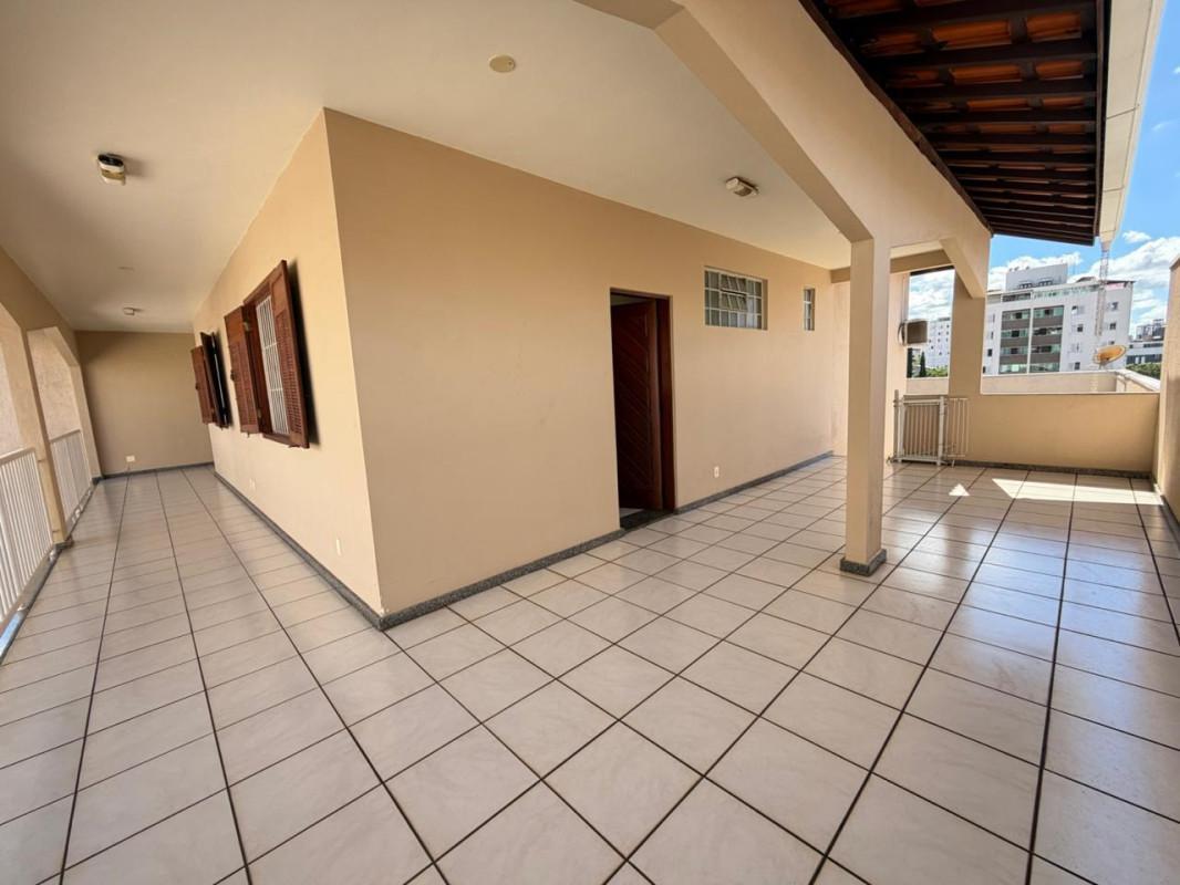 Casa, Castelo, 3 Quartos, 8 Vagas, 1 Suíte