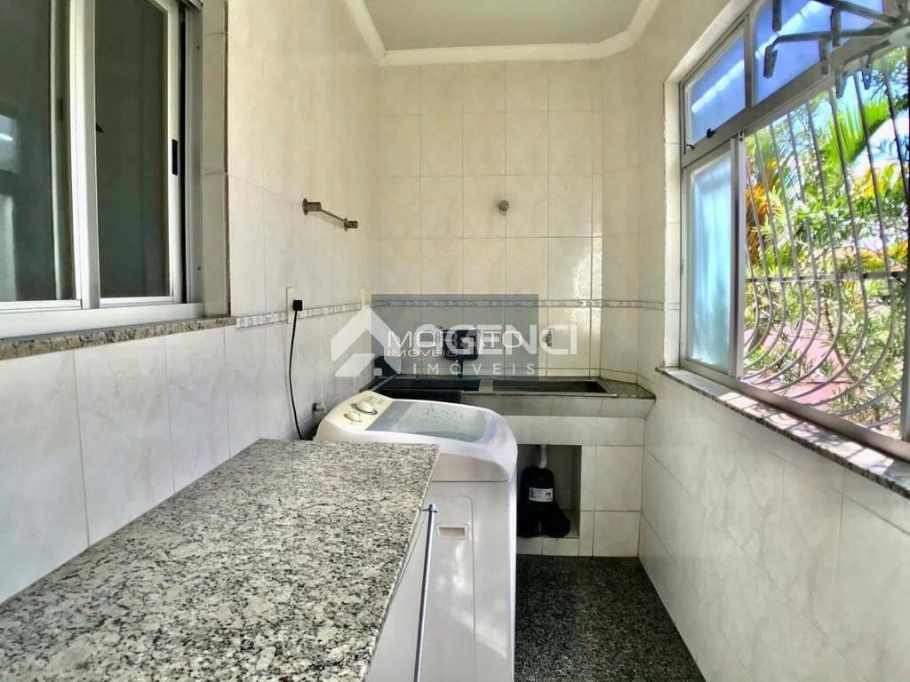 Casa, Castelo, 4 Quartos, 0 Vaga, 1 Suíte