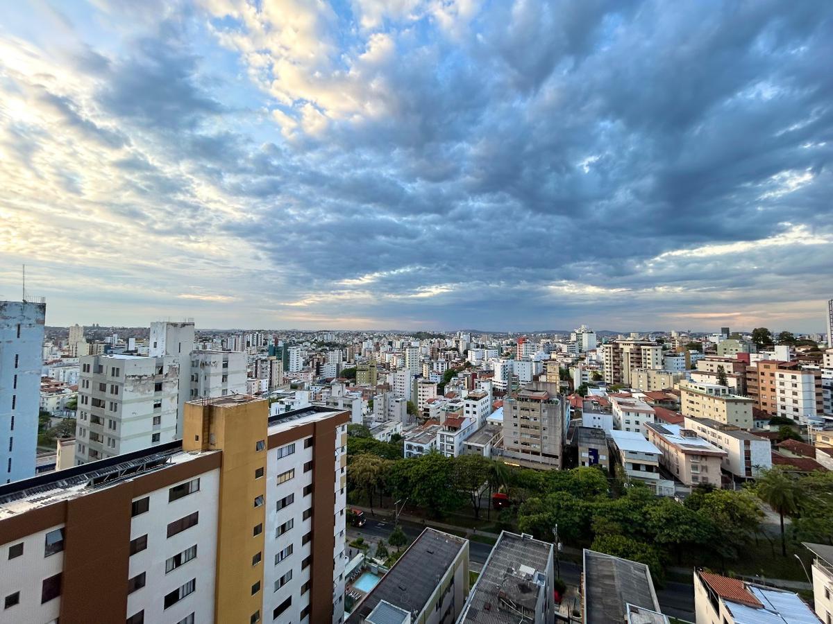 Apartamento, Sagrada Família, 4 Quartos, 2 Vagas, 1 Suíte