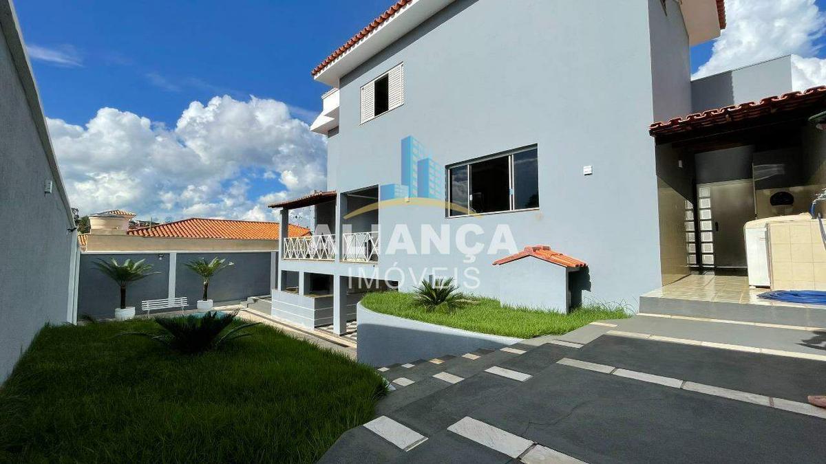 Casa, Centro, 4 Quartos, 2 Vagas, 3 Suítes