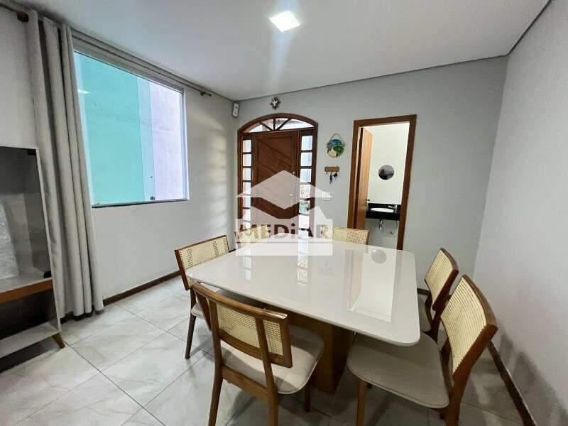 Casa Comercial, Dona Clara, 3 Quartos, 2 Vagas, 1 Suíte