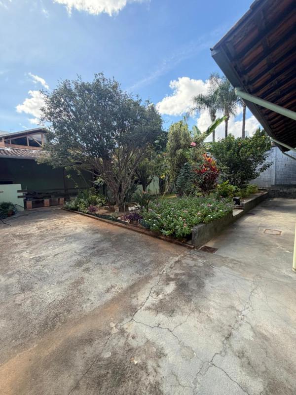 Casa, Castelo, 3 Quartos, 8 Vagas, 1 Suíte