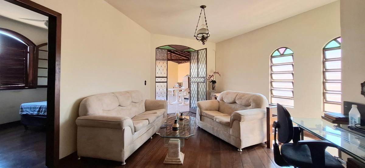 Casa, Floresta, 4 Quartos, 3 Vagas, 1 Suíte