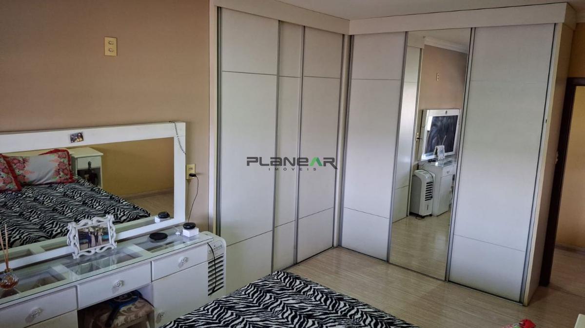 Casa, Industrial, 3 Quartos, 4 Vagas, 1 Suíte