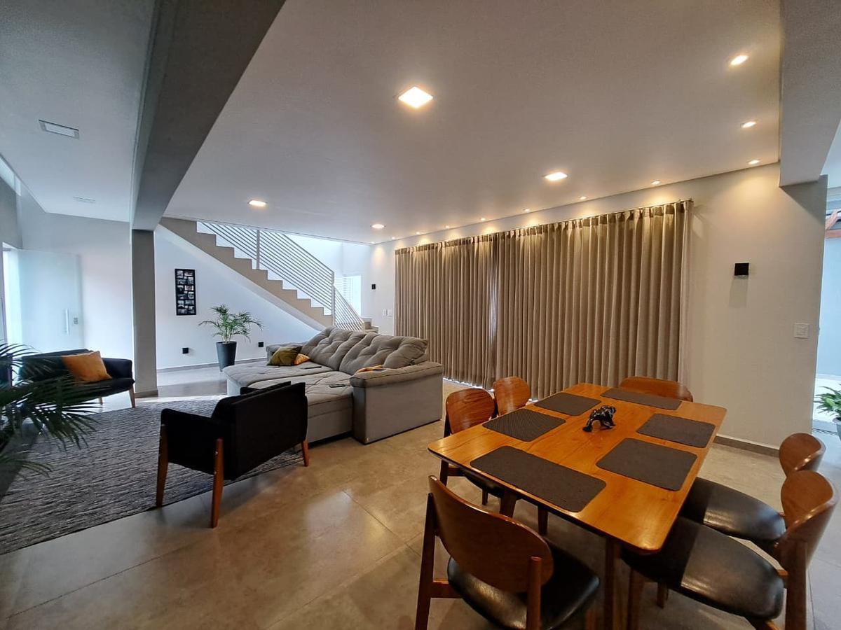 Casa, Centro, 4 Quartos, 3 Vagas, 1 Suíte