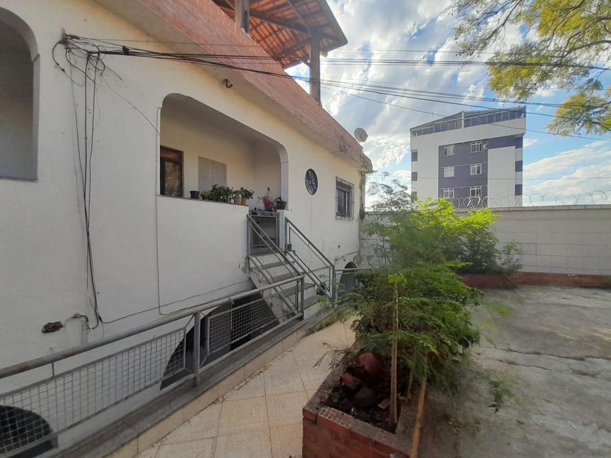 Casa, Cachoeirinha, 2 Quartos, 4 Vagas