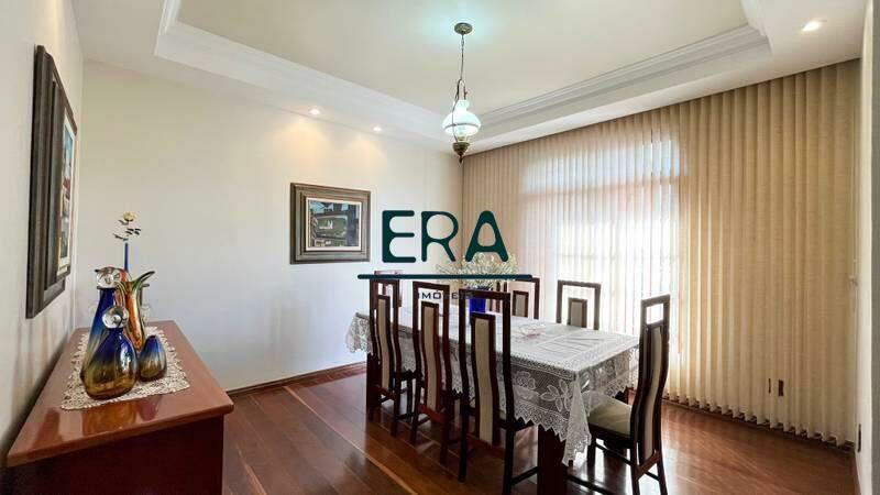 Casa, Luxemburgo, 5 Quartos, 4 Vagas, 2 Suítes