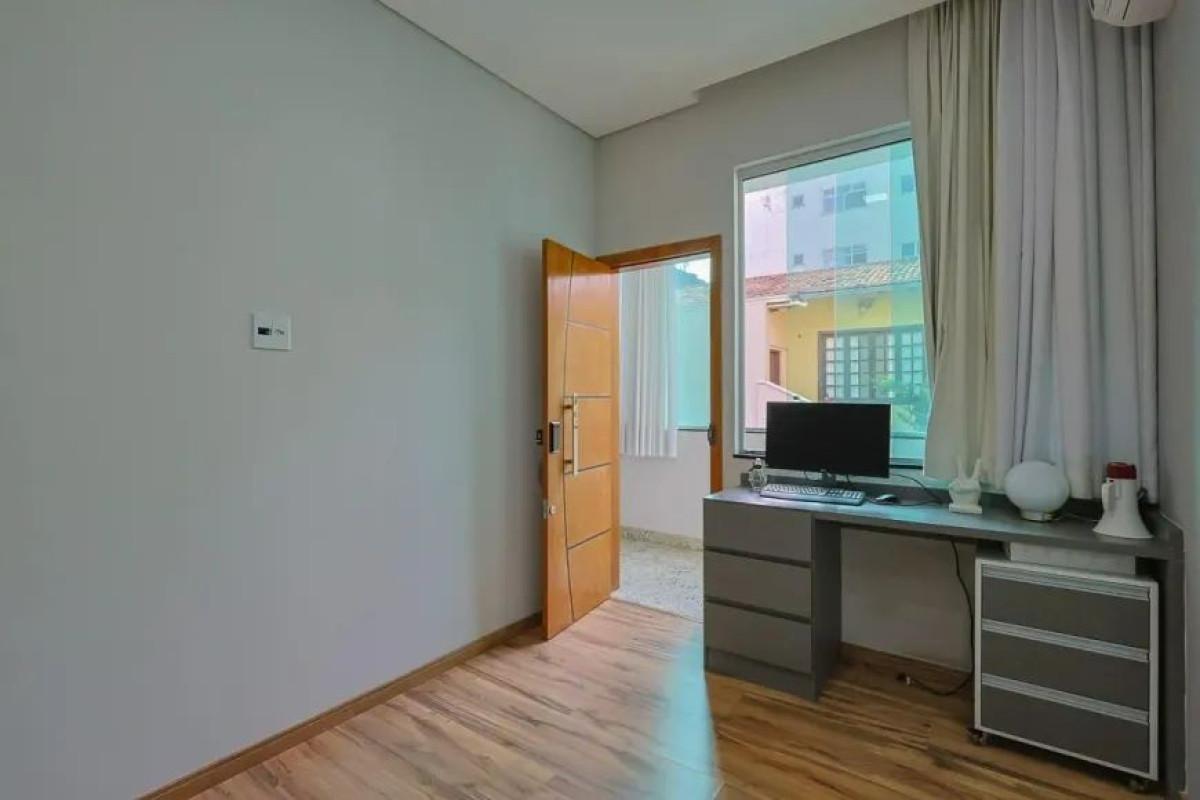Casa, Castelo, 4 Quartos, 3 Vagas, 4 Suítes