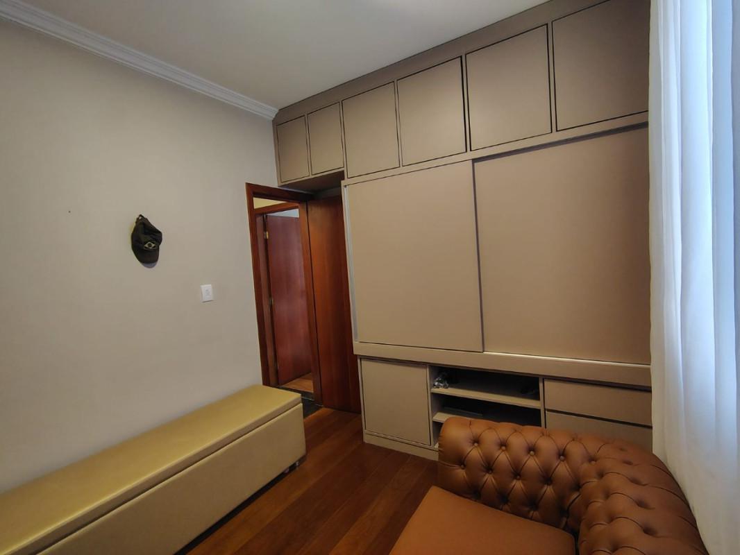 Apartamento, Barreiro, 4 Quartos, 2 Vagas, 1 Suíte