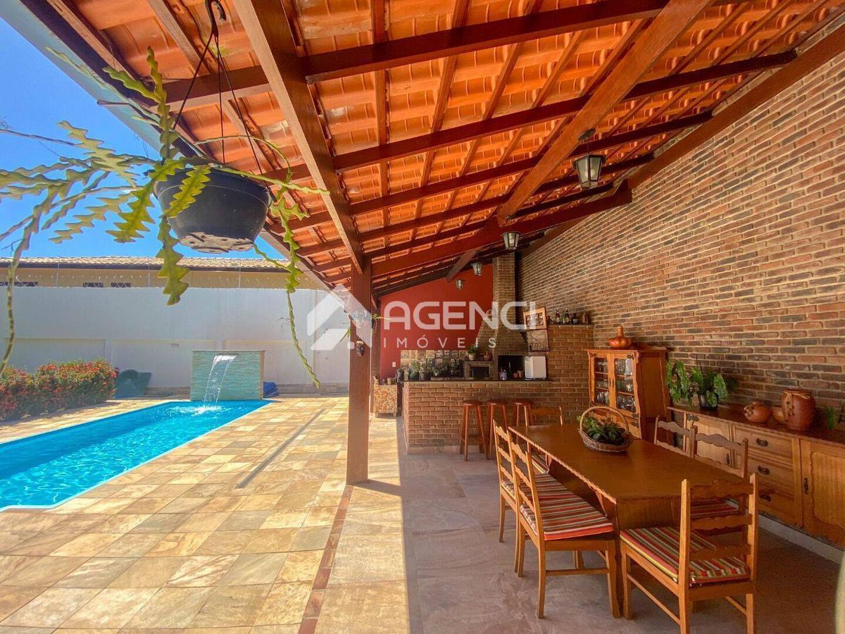 Casa, Trevo, 4 Quartos, 0 Vaga, 1 Suíte