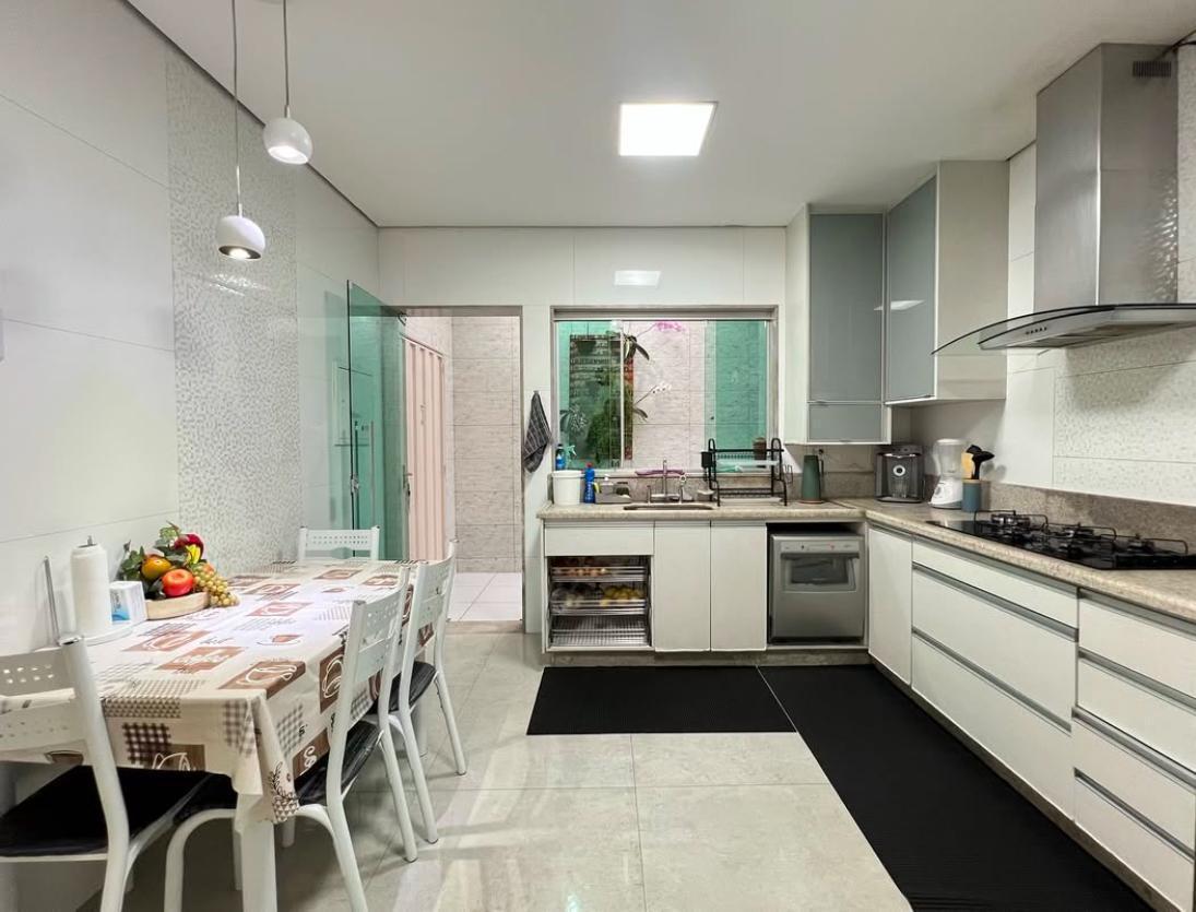 Casa, Glória, 4 Quartos, 3 Vagas, 1 Suíte