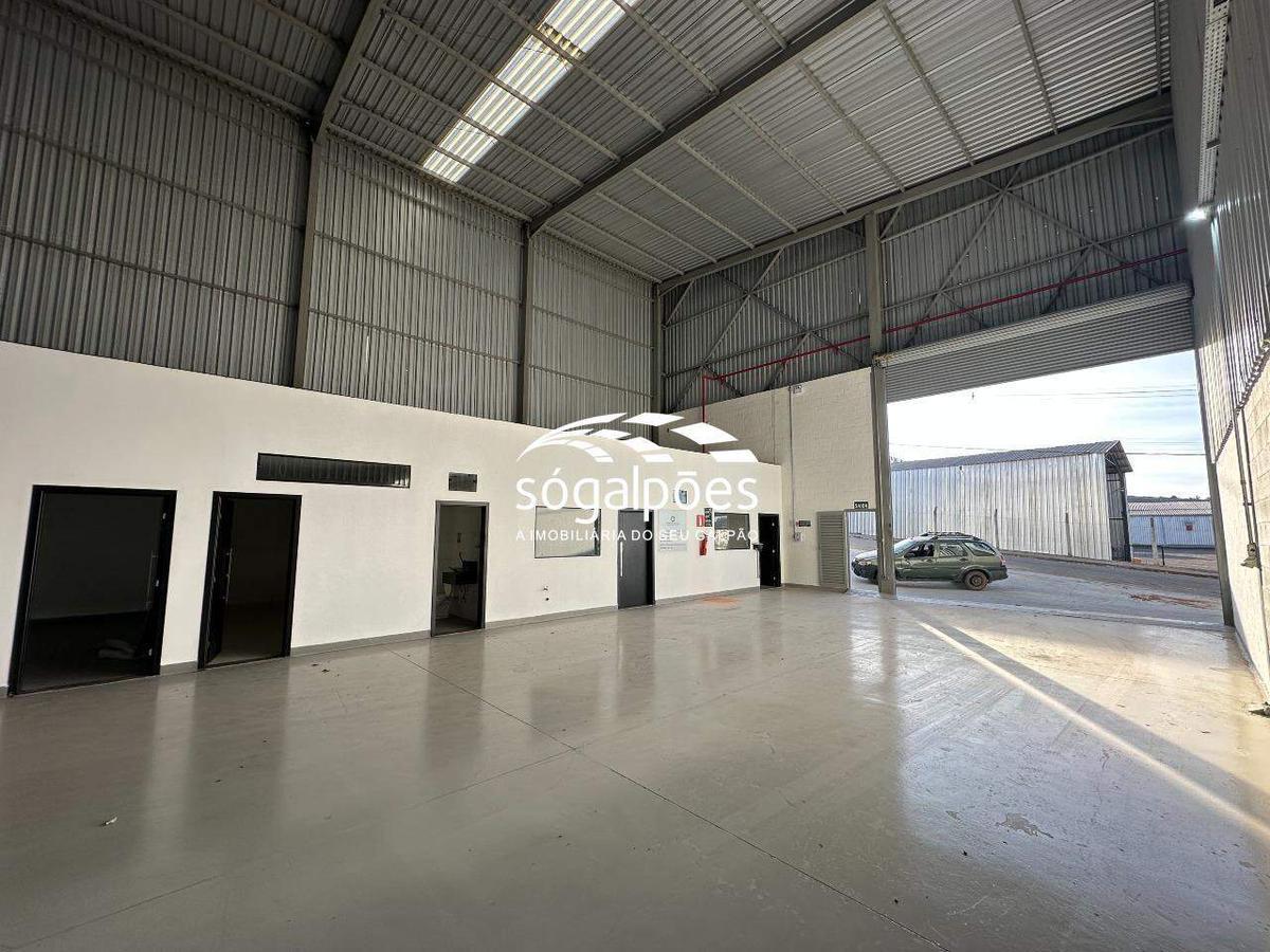 Galpão, Bandeirinhas, 3 Vagas