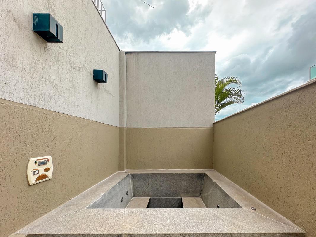 Cobertura, Funcionários, 2 Quartos, 2 Vagas, 2 Suítes