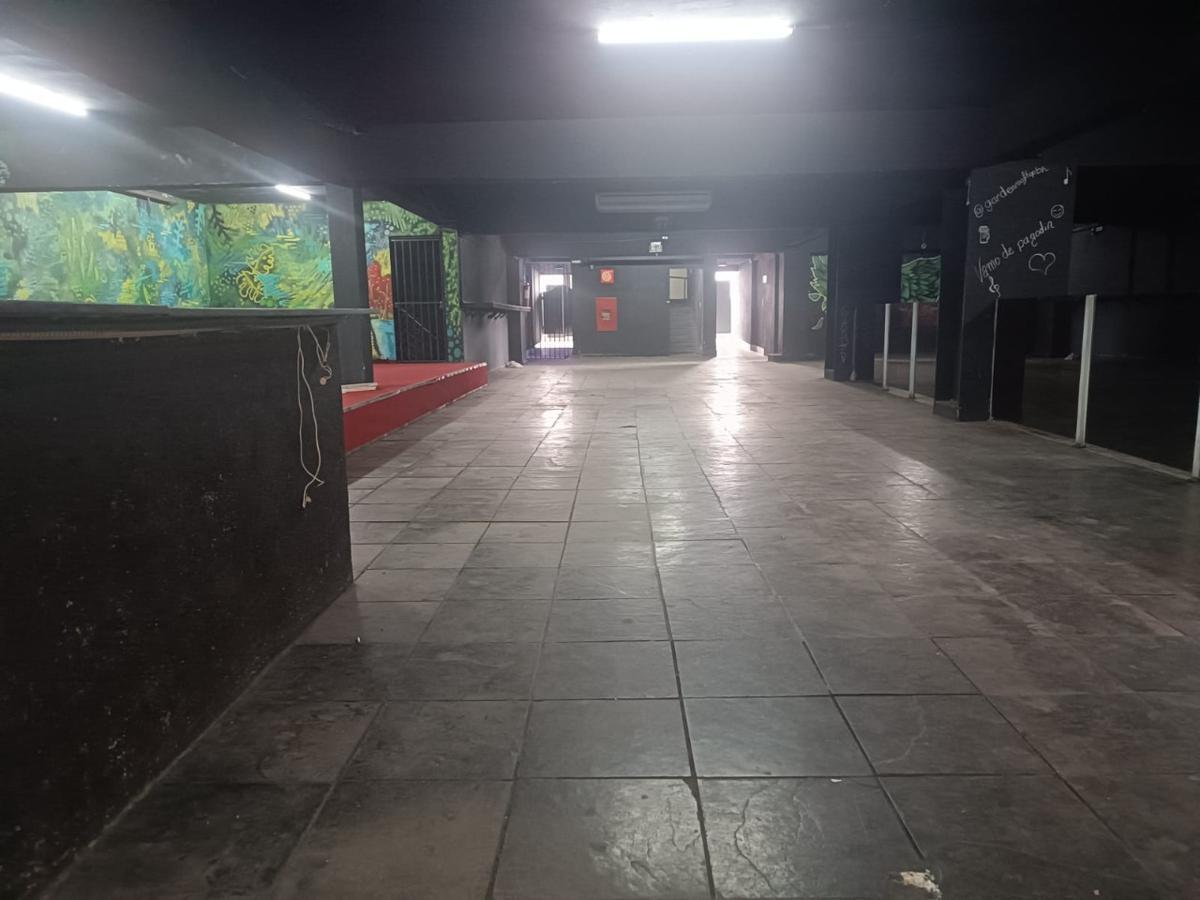 Prédio, Barreiro, 0 Quarto, 0 Vaga