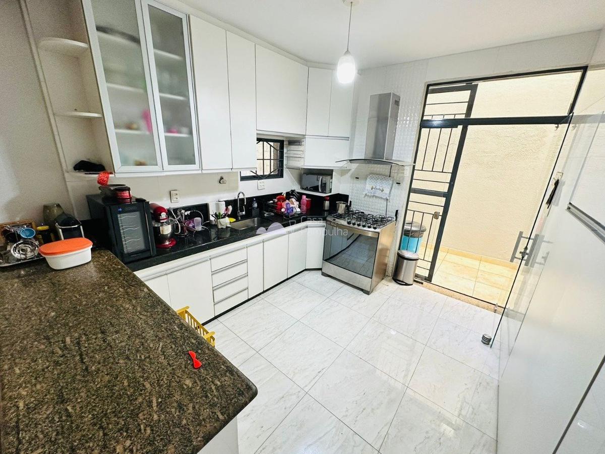 Casa, Santa Branca, 5 Quartos, 4 Vagas, 2 Suítes