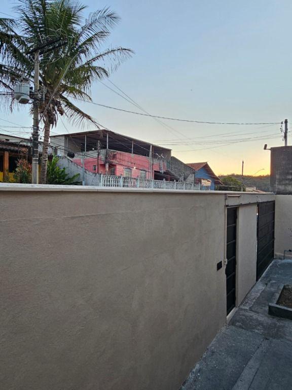 Casa, Nações Unidas, 2 Quartos, 0 Vaga, 1 Suíte
