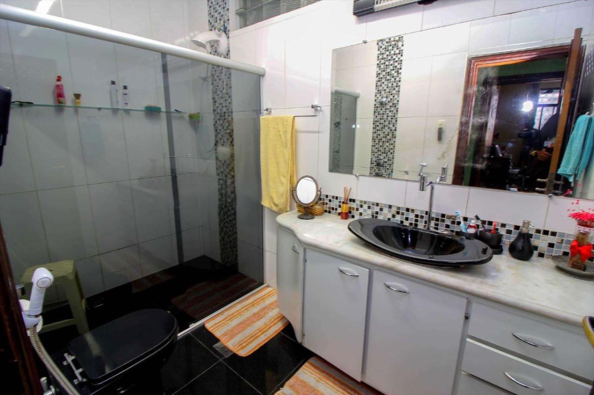 Casa, João Pinheiro, 5 Quartos, 4 Vagas, 1 Suíte