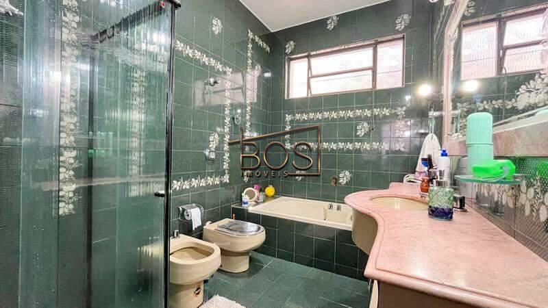 Casa, Luxemburgo, 5 Quartos, 4 Vagas, 2 Suítes