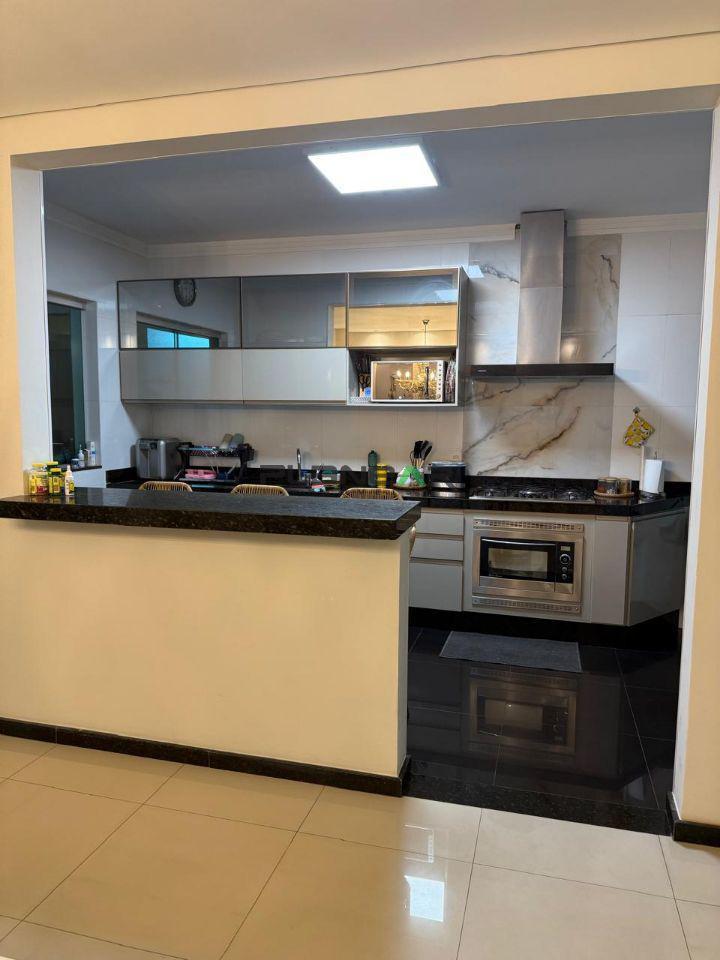 Casa, Europa, 3 Quartos, 4 Vagas, 1 Suíte