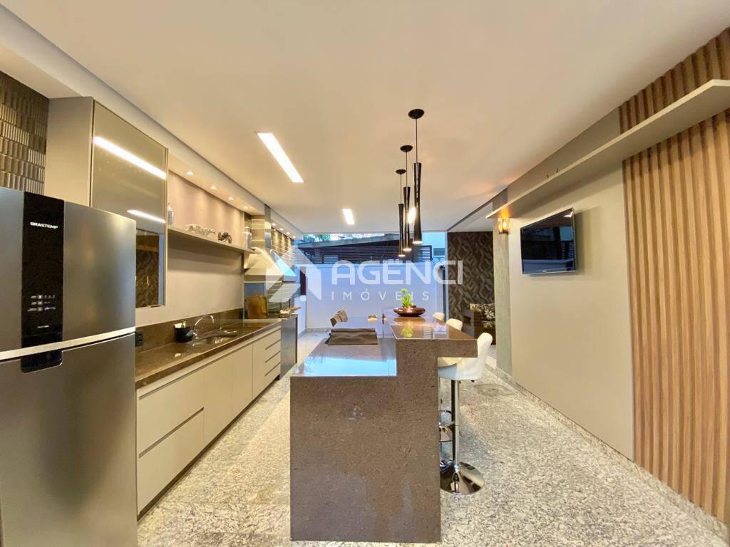 Casa, Trevo, 4 Quartos, 0 Vaga, 3 Suítes