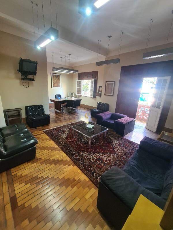 Casa, Funcionários, 6 Quartos, 6 Vagas, 1 Suíte