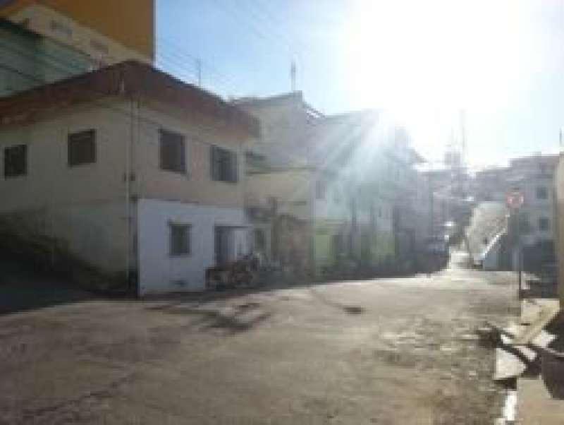 Casa, Centro, 4 Quartos, 0 Vaga