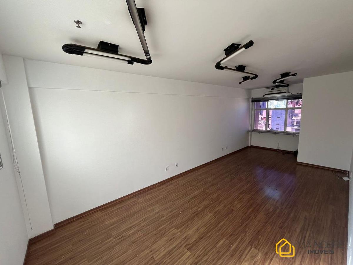 Sala, Funcionários