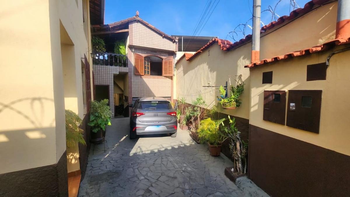Casa, Horto, 8 Quartos, 3 Vagas, 3 Suítes