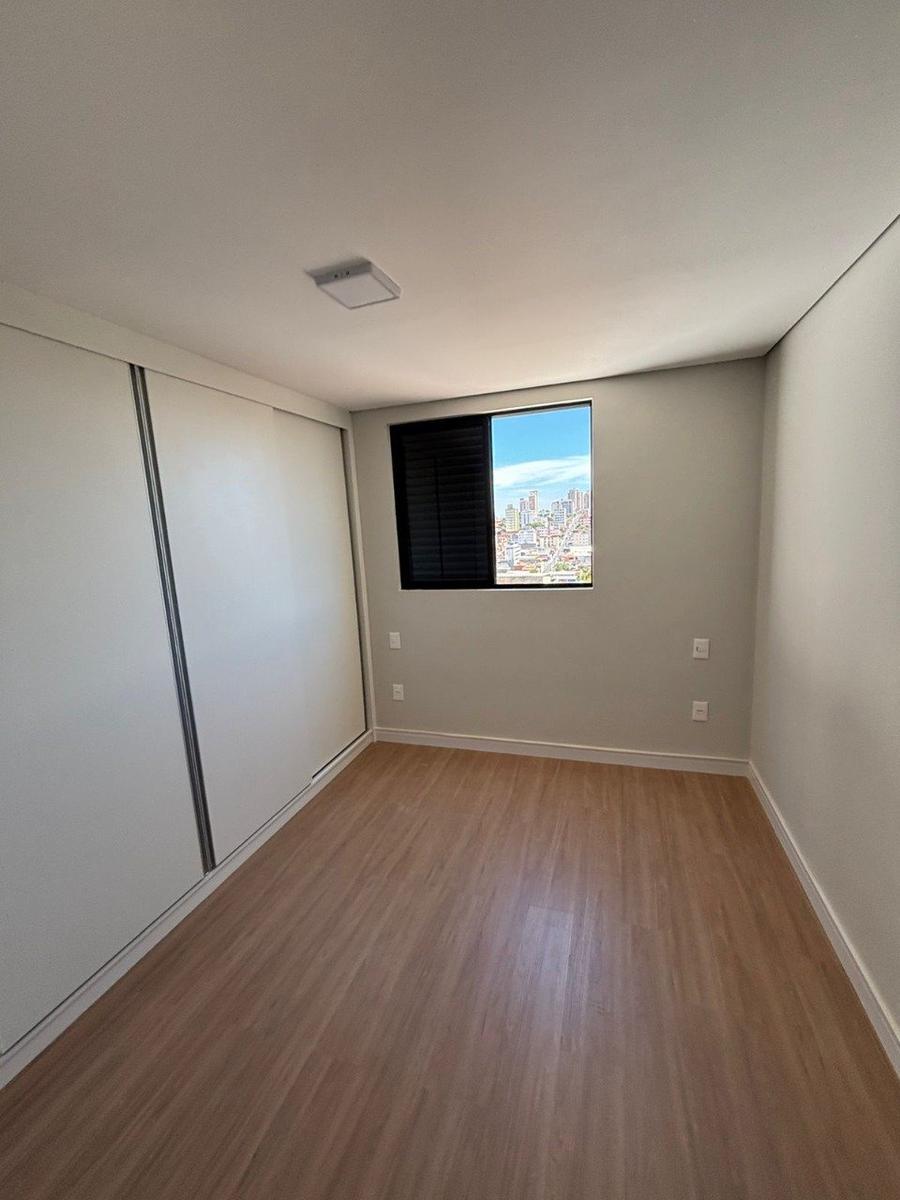 Apartamento, Sagrada Família, 1 Quarto, 1 Vaga