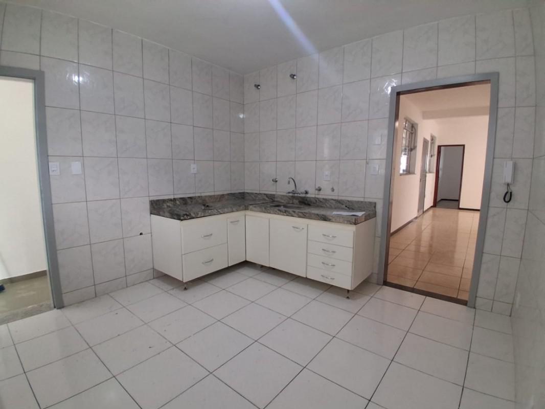 Casa, Cachoeirinha, 3 Quartos, 4 Vagas, 1 Suíte