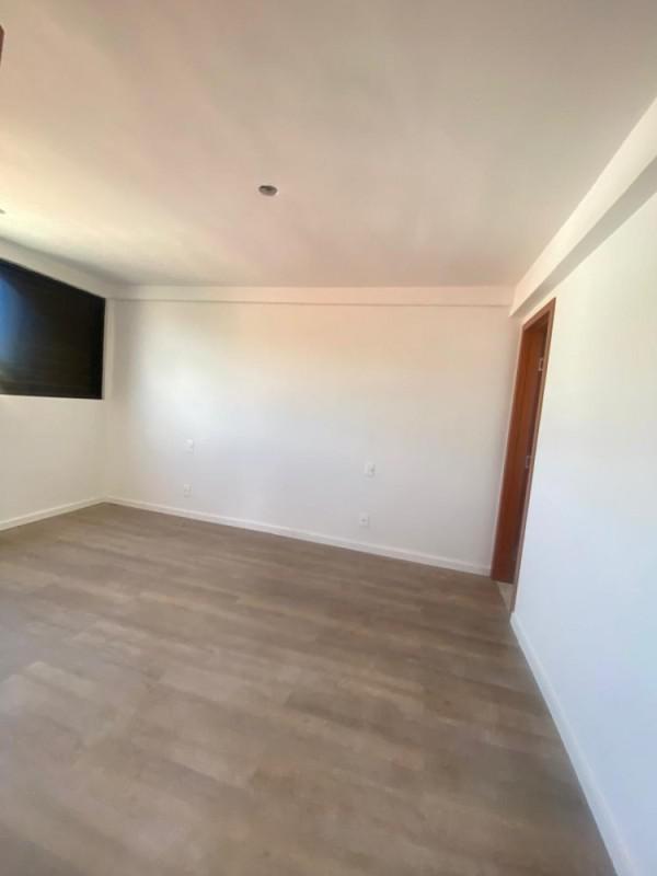 Cobertura, Tirol (barreiro), 3 Quartos, 2 Vagas, 1 Suíte