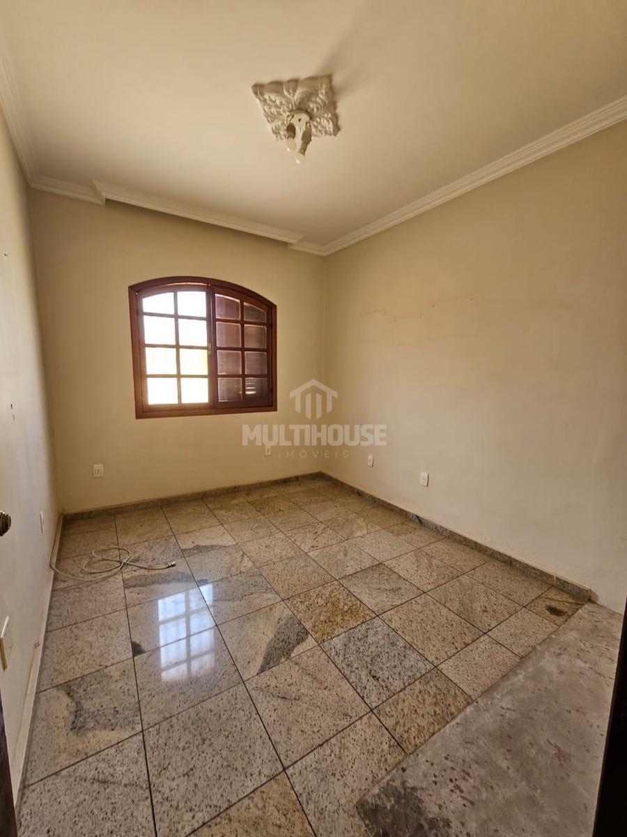 Casa, Santa Branca, 3 Quartos, 0 Vaga, 1 Suíte