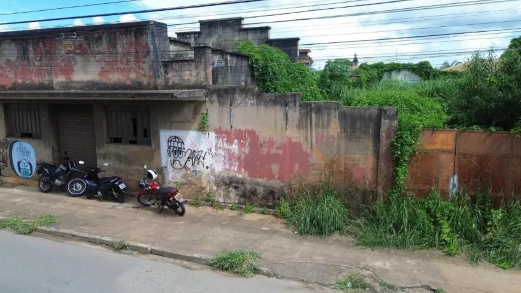 Lote, Centro, 1 Quarto, 0 Vaga