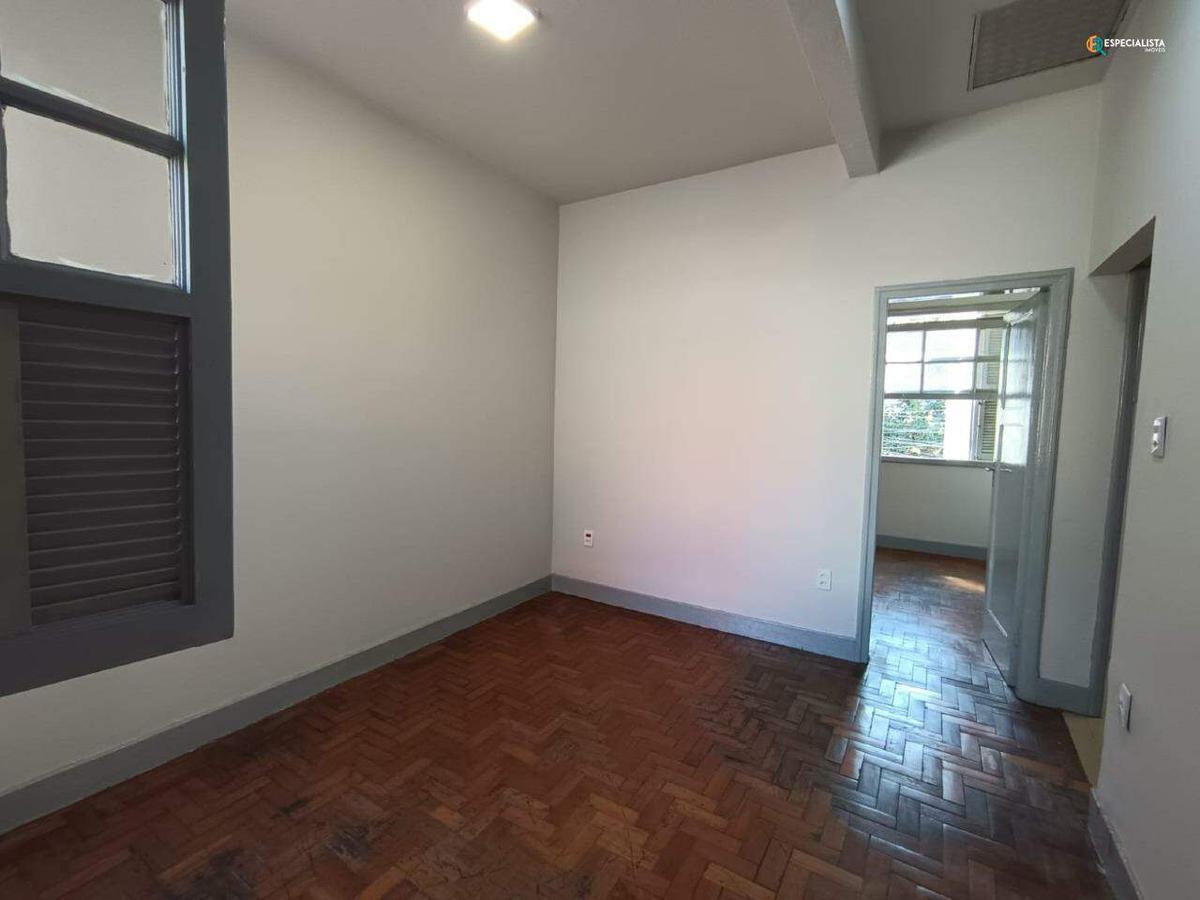 Casa, Sagrada Família, 2 Quartos, 0 Vaga