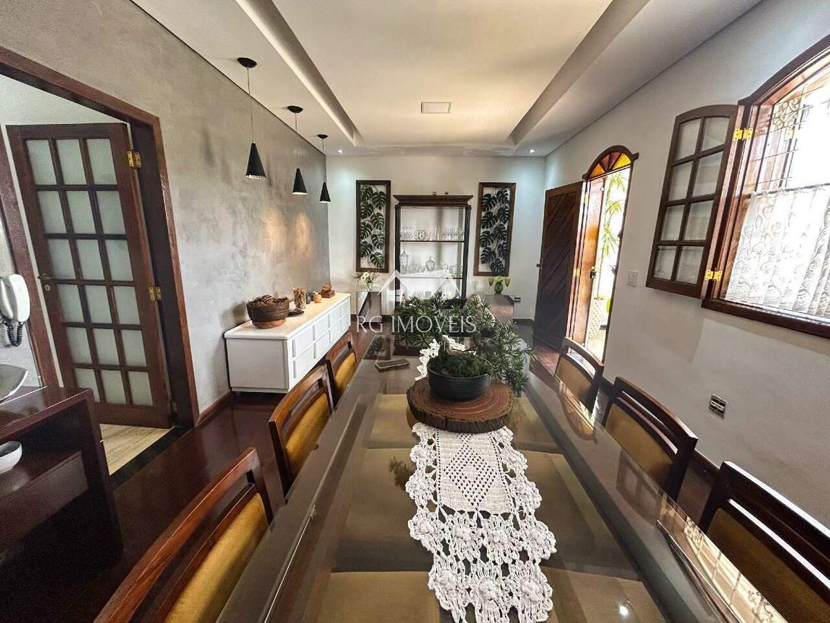 Casa, Barreiro, 3 Quartos, 4 Vagas, 1 Suíte