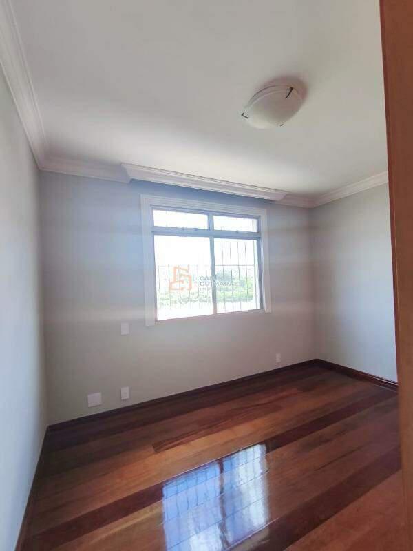Apartamento, Barreiro, 3 Quartos, 2 Vagas, 1 Suíte