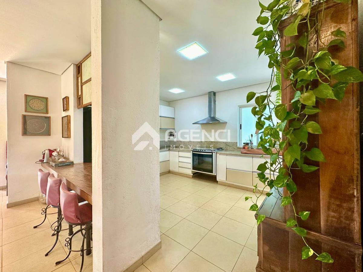 Casa, Jardim Canadá, 5 Quartos, 0 Vaga, 1 Suíte