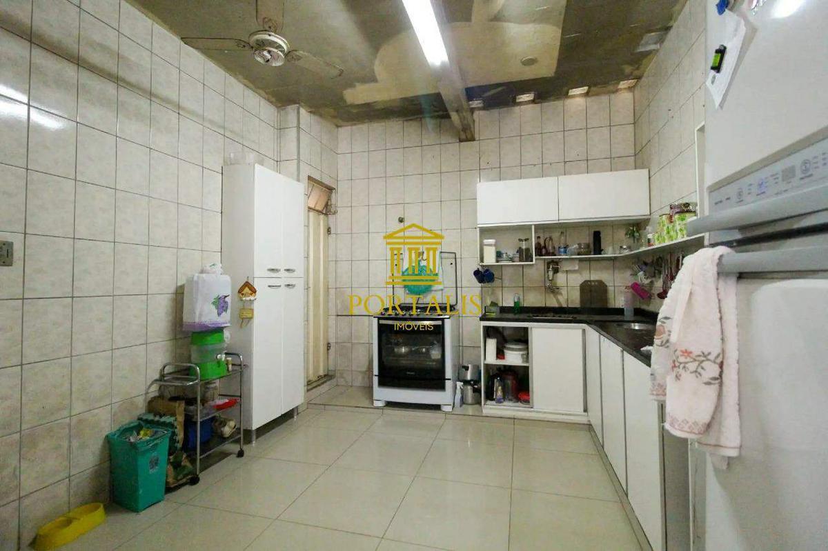 Casa, Sagrada Família, 6 Quartos, 2 Vagas, 5 Suítes