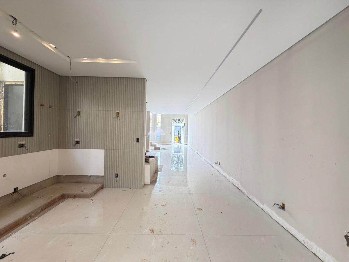 Casa, Planalto, 4 Quartos, 4 Vagas, 1 Suíte