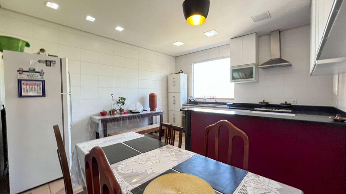 Apartamento, Floresta, 6 Quartos, 0 Vaga, 1 Suíte
