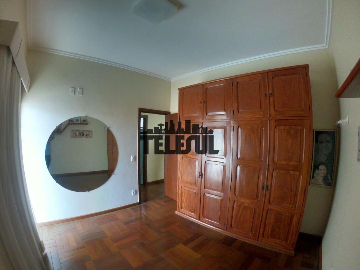 Casa, Centro, 3 Quartos, 2 Vagas, 1 Suíte