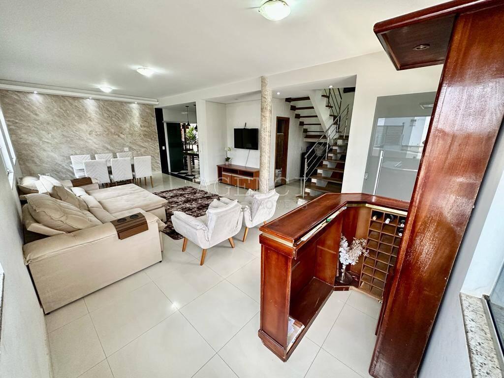 Casa, Cabral, 4 Quartos, 0 Vaga, 1 Suíte