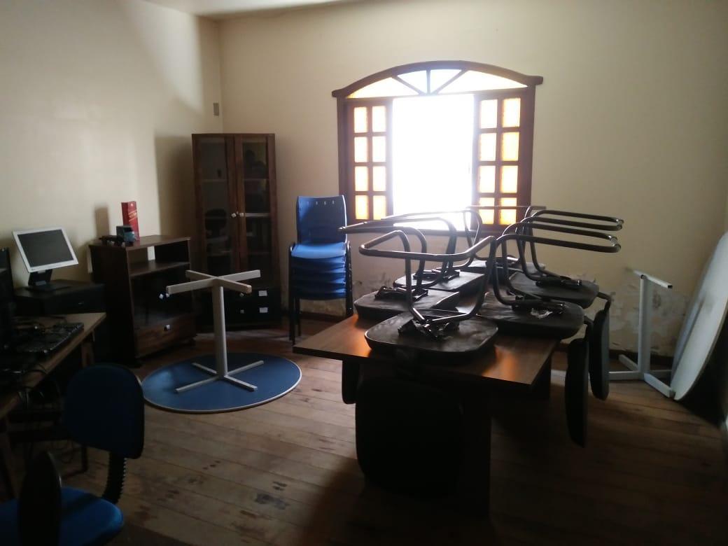 Casa Comercial, Letícia, 4 Quartos, 10 Vagas, 2 Suítes