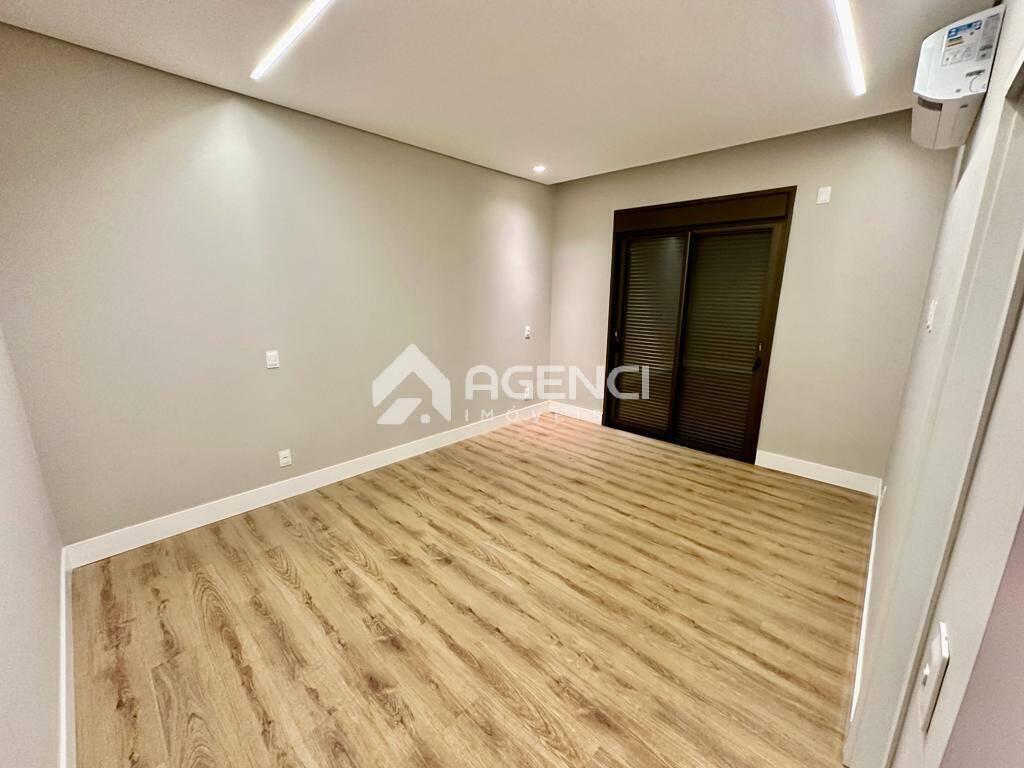 Casa, Alphaville - Lagoa dos Ingleses, 4 Quartos, 0 Vaga, 4 Suítes