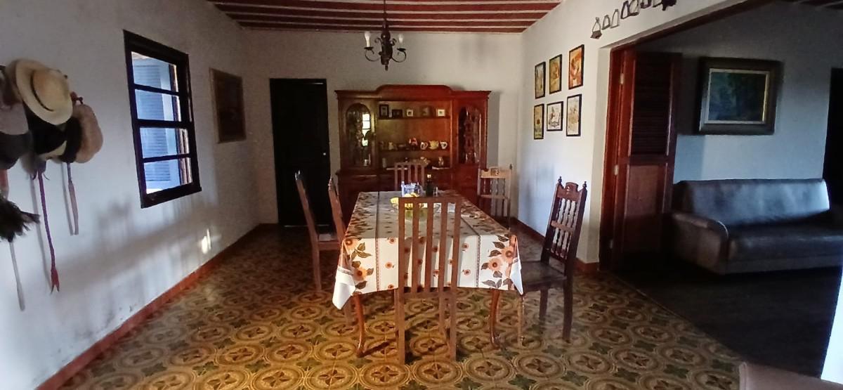 Fazenda, Centro, 6 Quartos, 10 Vagas, 2 Suítes
