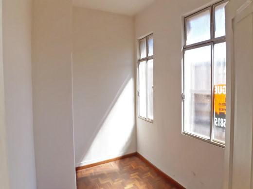 Casa, Centro, 4 Quartos, 0 Vaga, 1 Suíte
