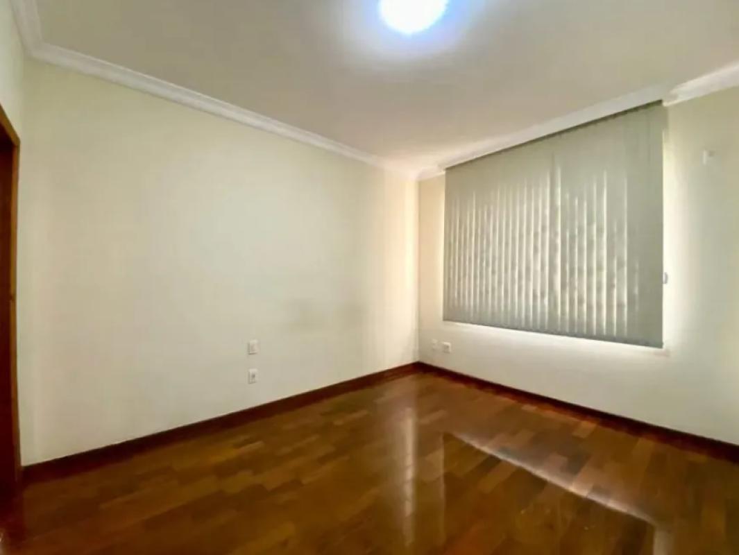 Casa, Castelo, 4 Quartos, 6 Vagas, 1 Suíte