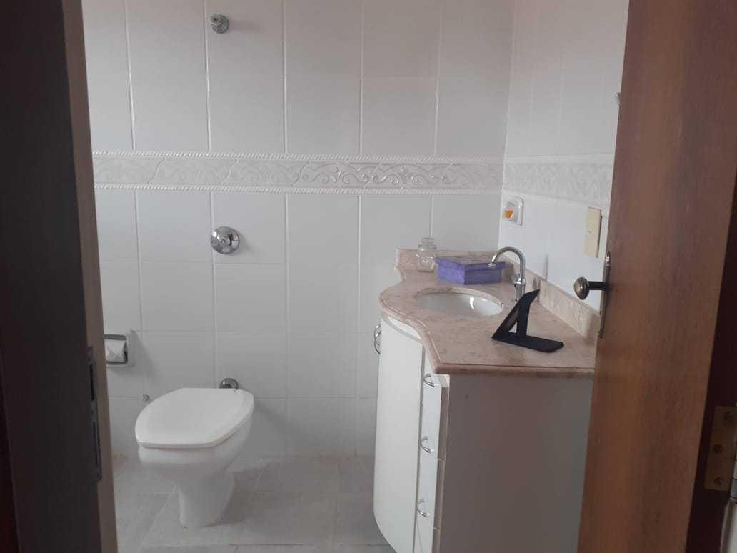 Casa, Casa Branca, 4 Quartos, 9 Vagas, 1 Suíte
